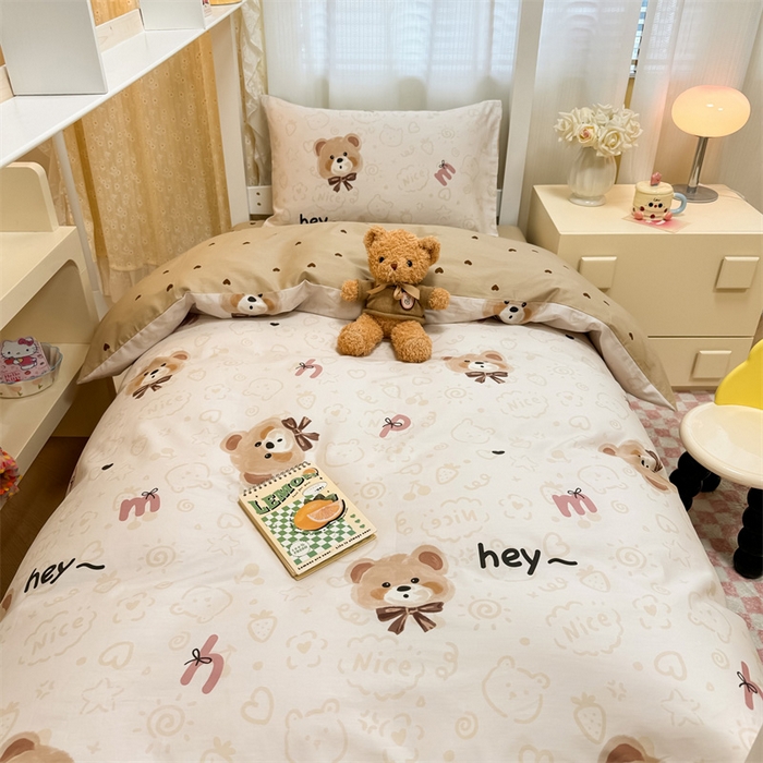 91家纺网 家纺一手货源 找家纺 小懒猪 2025新款ins风小红书同款卡通小清新13372全棉纯棉AB版学生上下铺三件套 小棕熊