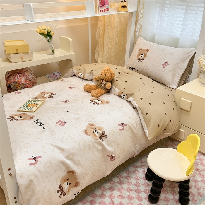 91家纺网 家纺一手货源 找家纺 小懒猪 2025新款ins风小红书同款卡通小清新13372全棉纯棉AB版学生上下铺三件套 小棕熊