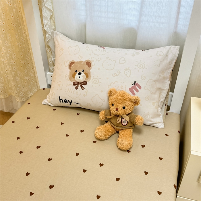 91家纺网 家纺一手货源 找家纺 小懒猪 2025新款ins风小红书同款卡通小清新13372全棉纯棉AB版学生上下铺三件套 小棕熊