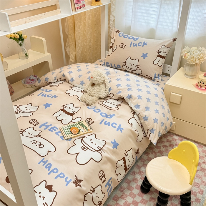 91家纺网 家纺一手货源 找家纺 小懒猪 2025新款ins风小红书同款卡通小清新13372全棉纯棉AB版学生上下铺三件套 幸运猫咪