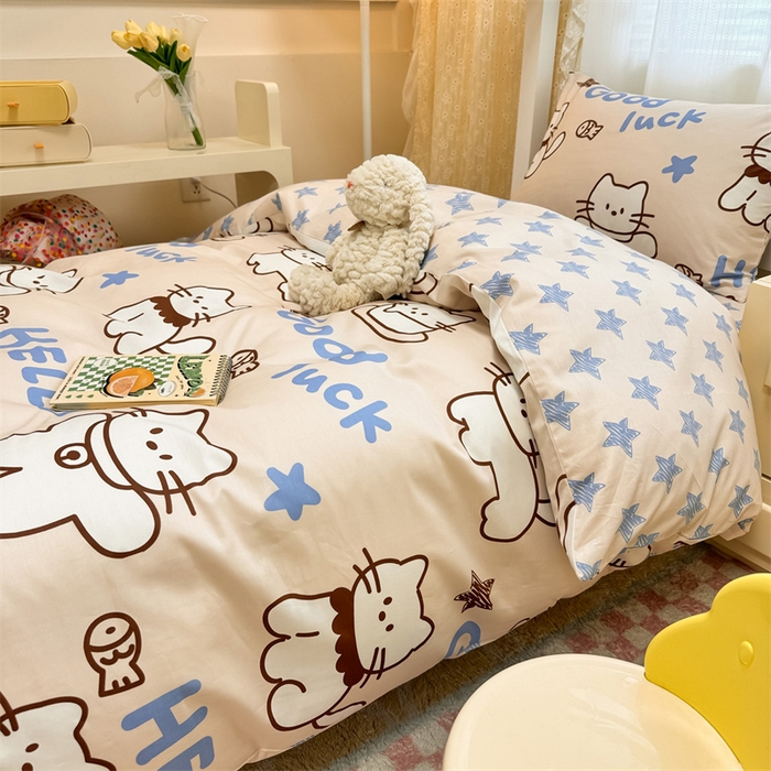 91家纺网 家纺一手货源 找家纺 小懒猪 2025新款ins风小红书同款卡通小清新13372全棉纯棉AB版学生上下铺三件套 幸运猫咪