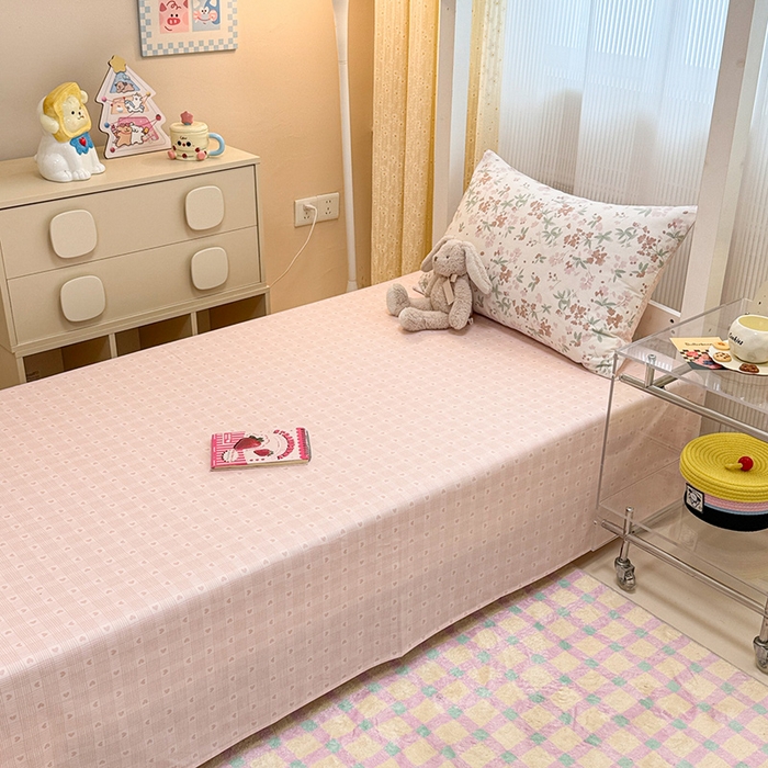 91家纺网 家纺一手货源 找家纺 小懒猪 2025新款ins风小红书同款卡通小清新13372全棉纯棉AB版学生上下铺三件套 浮花薇