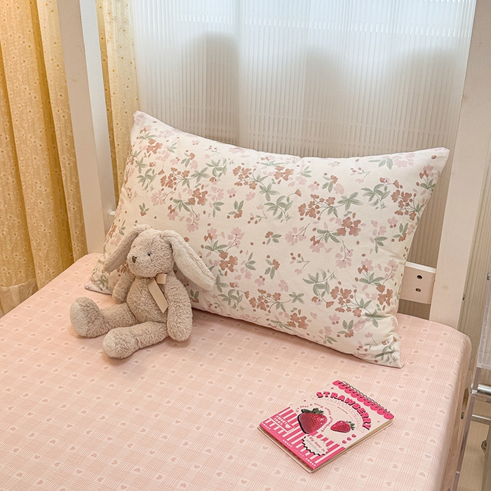 91家纺网 家纺一手货源 找家纺 小懒猪 2025新款ins风小红书同款卡通小清新13372全棉纯棉AB版学生上下铺三件套 浮花薇