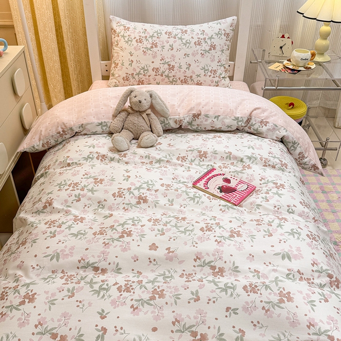 91家纺网 家纺一手货源 找家纺 小懒猪 2025新款ins风小红书同款卡通小清新13372全棉纯棉AB版学生上下铺三件套 浮花薇