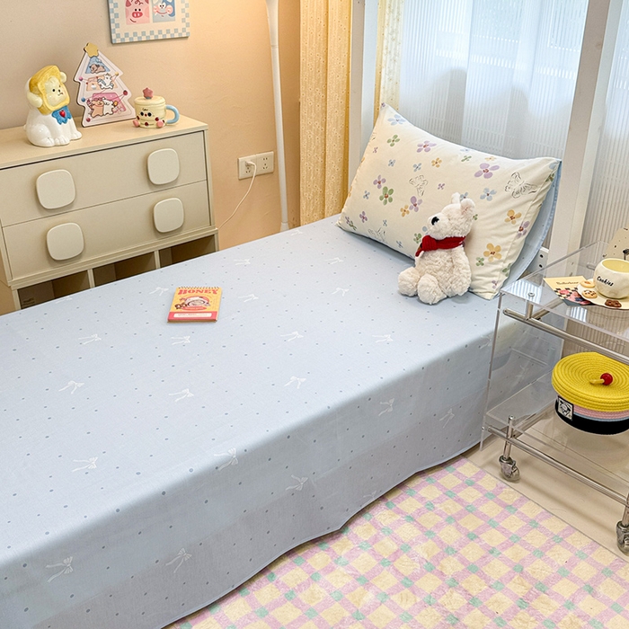 91家纺网 家纺一手货源 找家纺 小懒猪 2025新款ins风小红书同款卡通小清新13372全棉纯棉AB版学生上下铺三件套 花蝶梦语