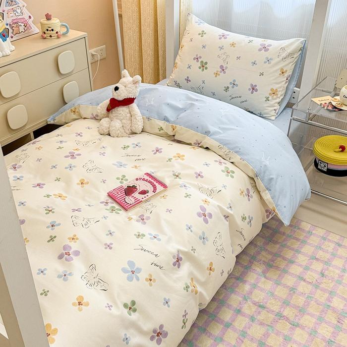 91家纺网 家纺一手货源 找家纺 小懒猪 2025新款ins风小红书同款卡通小清新13372全棉纯棉AB版学生上下铺三件套 花蝶梦语