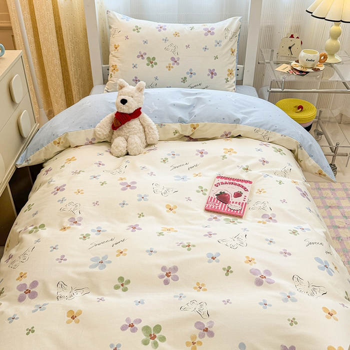 91家纺网 家纺一手货源 找家纺 小懒猪 2025新款ins风小红书同款卡通小清新13372全棉纯棉AB版学生上下铺三件套 花蝶梦语