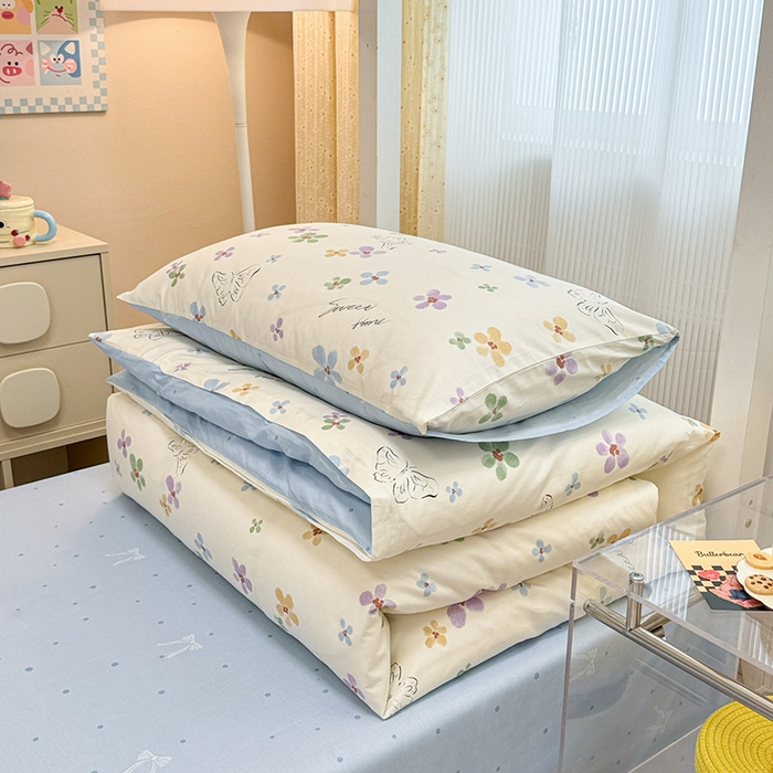 91家纺网 家纺一手货源 找家纺 小懒猪 2025新款ins风小红书同款卡通小清新13372全棉纯棉AB版学生上下铺三件套 花蝶梦语