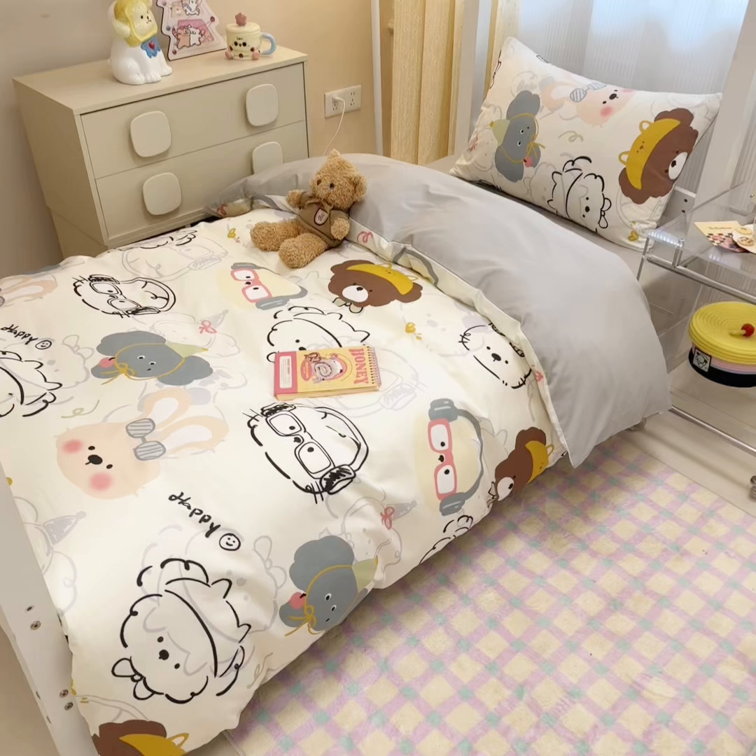 91家纺网 家纺一手货源 找家纺 小懒猪 2025新款ins风小红书同款卡通小清新13372全棉纯棉AB版学生上下铺三件套 酷宝欢趣