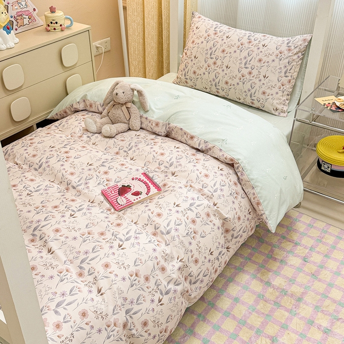 91家纺网 家纺一手货源 找家纺 小懒猪 2025新款ins风小红书同款卡通小清新13372全棉纯棉AB版学生上下铺三件套 浅花枝香