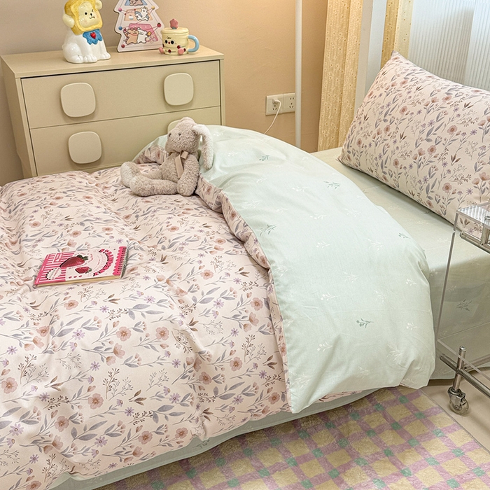 91家纺网 家纺一手货源 找家纺 小懒猪 2025新款ins风小红书同款卡通小清新13372全棉纯棉AB版学生上下铺三件套 浅花枝香