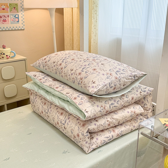 91家纺网 家纺一手货源 找家纺 小懒猪 2025新款ins风小红书同款卡通小清新13372全棉纯棉AB版学生上下铺三件套 浅花枝香