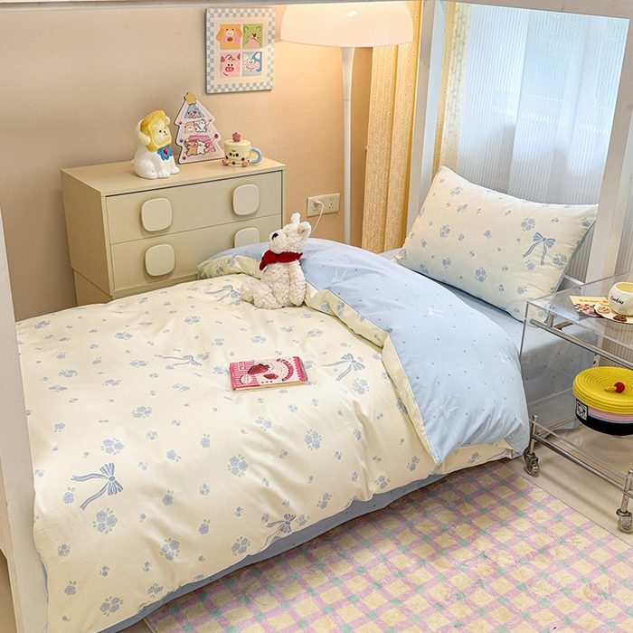 91家纺网 家纺一手货源 找家纺 小懒猪 2025新款ins风小红书同款卡通小清新13372全棉纯棉AB版学生上下铺三件套 清柔漫漫