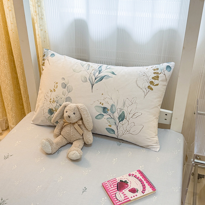 91家纺网 家纺一手货源 找家纺 小懒猪 2025新款ins风小红书同款卡通小清新13372全棉纯棉AB版学生上下铺三件套 枝蔓云舒