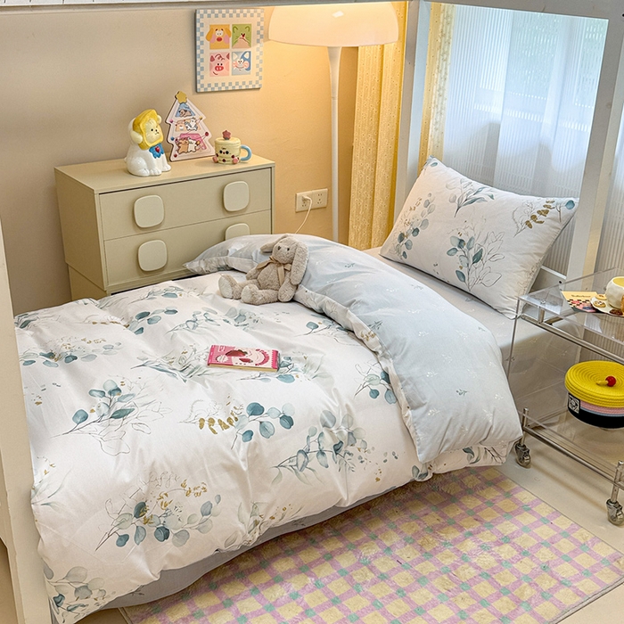 91家纺网 家纺一手货源 找家纺 小懒猪 2025新款ins风小红书同款卡通小清新13372全棉纯棉AB版学生上下铺三件套 枝蔓云舒