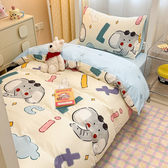 91家纺网 家纺一手货源 找家纺 小懒猪 2025新款ins风小红书同款卡通小清新13372全棉纯棉AB版学生上下铺三件套 字母小象