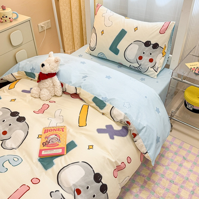 91家纺网 家纺一手货源 找家纺 小懒猪 2025新款ins风小红书同款卡通小清新13372全棉纯棉AB版学生上下铺三件套 字母小象