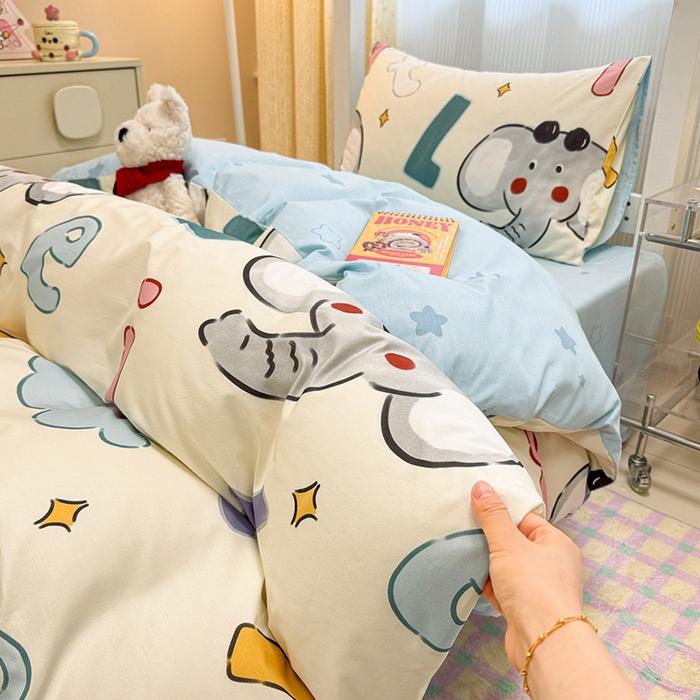 91家纺网 家纺一手货源 找家纺 小懒猪 2025新款ins风小红书同款卡通小清新13372全棉纯棉AB版学生上下铺三件套 字母小象