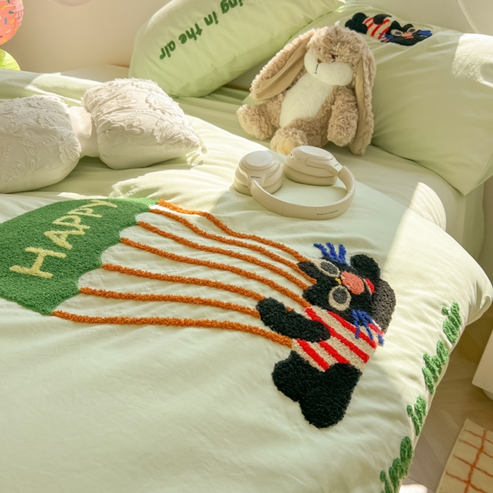 91家纺网 家纺一手货源 找家纺 韩巢家纺 2025新款毛巾绣四件套超柔水洗棉学生宿舍床上三件套（提供卖家秀） 快乐小喵