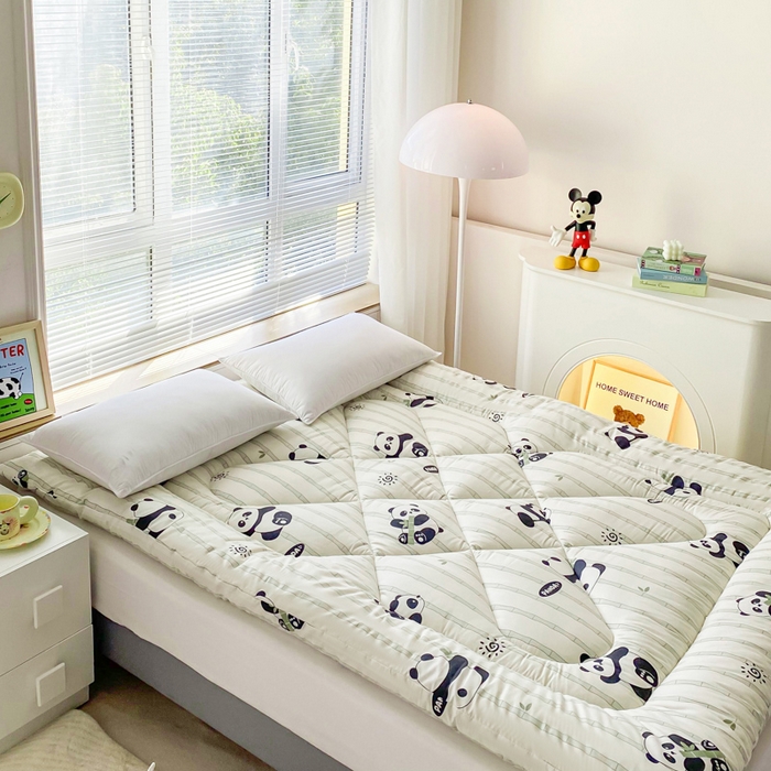 91家纺网 家纺一手货源 找家纺 缦卡琳家纺 2025新款活性生态棉纤维床垫 国宝嘟嘟