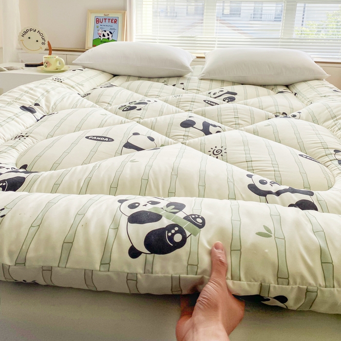 91家纺网 家纺一手货源 找家纺 缦卡琳家纺 2025新款活性生态棉纤维床垫 国宝嘟嘟