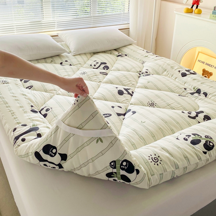 91家纺网 家纺一手货源 找家纺 缦卡琳家纺 2025新款活性生态棉纤维床垫 国宝嘟嘟