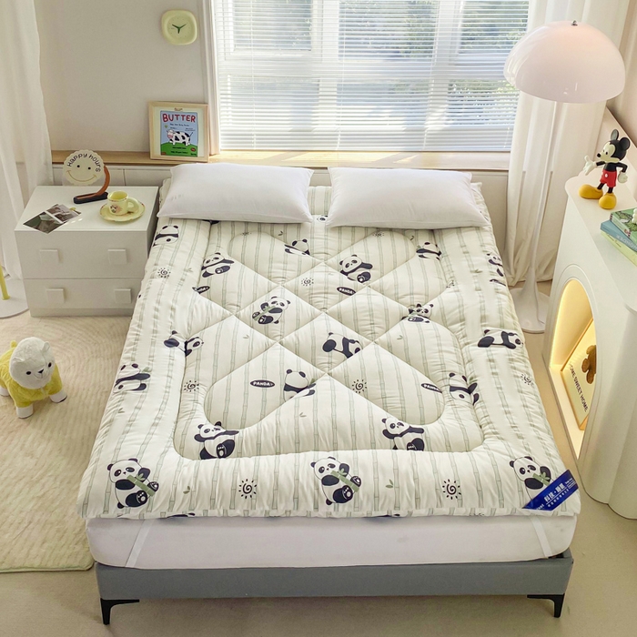 91家纺网 家纺一手货源 找家纺 缦卡琳家纺 2025新款活性生态棉纤维床垫 国宝嘟嘟