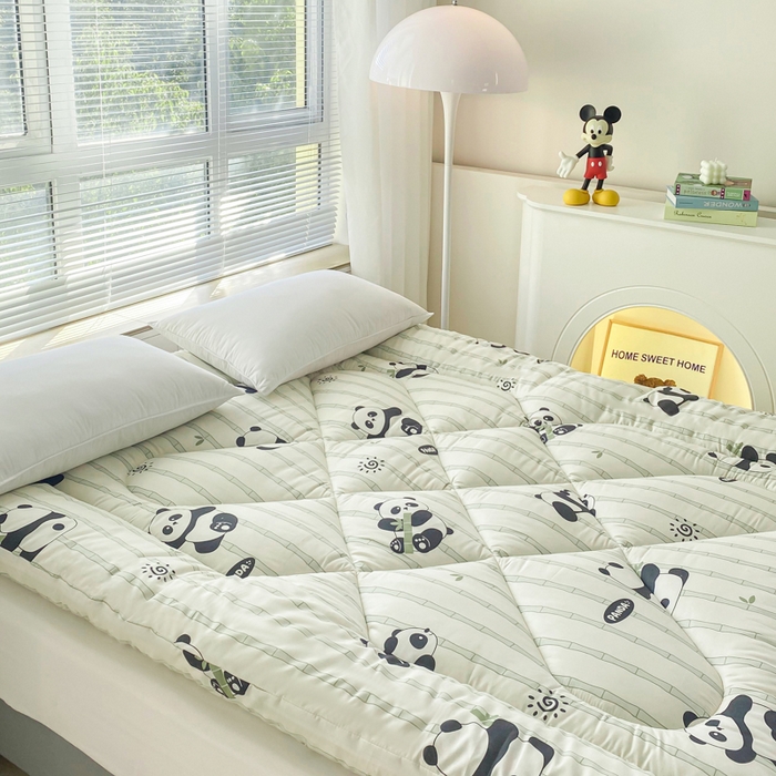 91家纺网 家纺一手货源 找家纺 缦卡琳家纺 2025新款活性生态棉纤维床垫 国宝嘟嘟