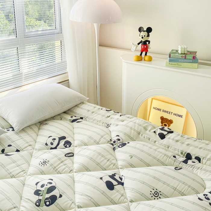 91家纺网 家纺一手货源 找家纺 缦卡琳家纺 2025新款活性生态棉纤维床垫 国宝嘟嘟