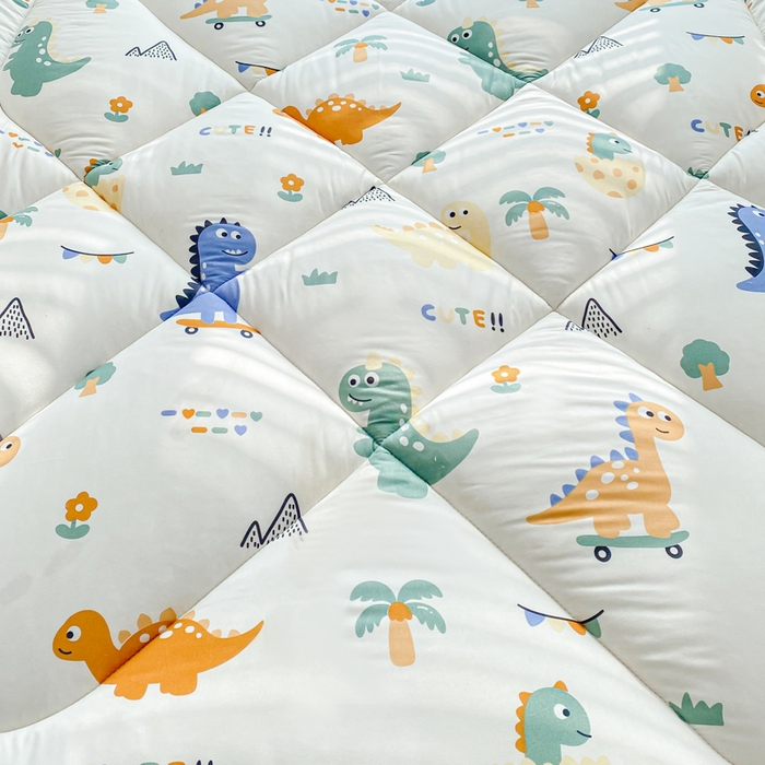 91家纺网 家纺一手货源 找家纺 缦卡琳家纺 2025新款活性生态棉纤维床垫 恐龙派对