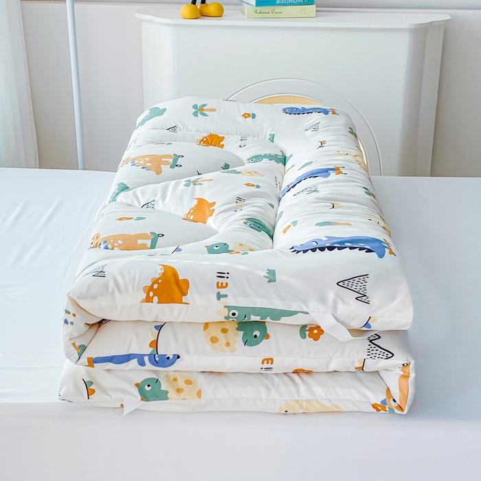 91家纺网 家纺一手货源 找家纺 缦卡琳家纺 2025新款活性生态棉纤维床垫 恐龙派对