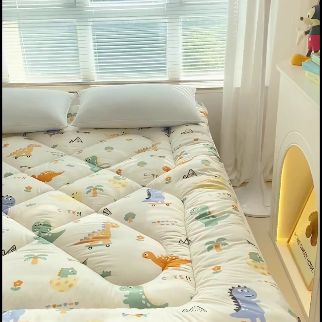 91家纺网 家纺一手货源 找家纺 缦卡琳家纺 2025新款活性生态棉纤维床垫 恐龙派对