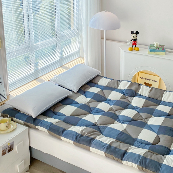 91家纺网 家纺一手货源 找家纺 缦卡琳家纺 2025新款活性生态棉纤维床垫 蓝大格