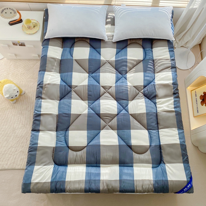 91家纺网 家纺一手货源 找家纺 缦卡琳家纺 2025新款活性生态棉纤维床垫 蓝大格