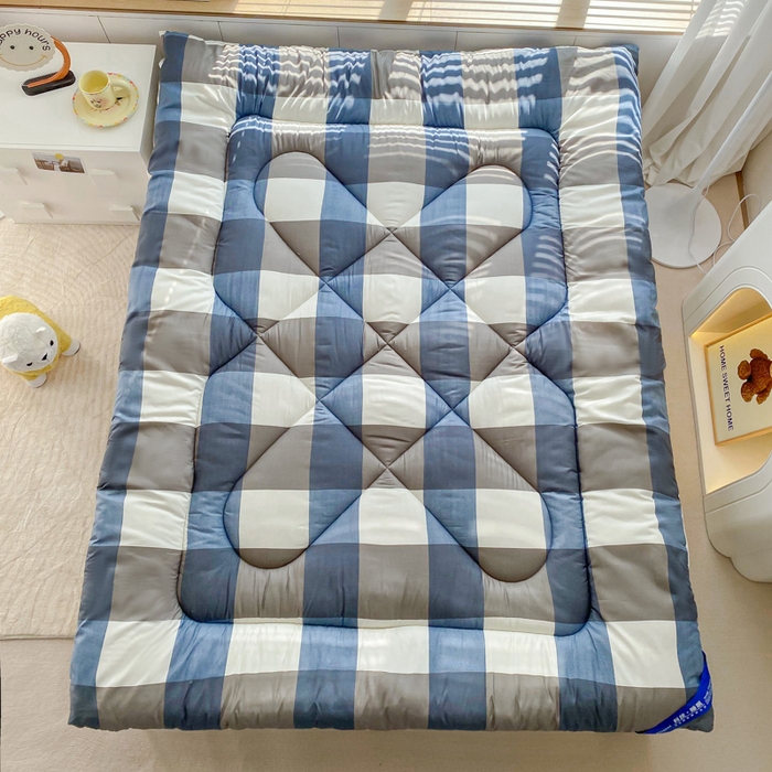 91家纺网 家纺一手货源 找家纺 缦卡琳家纺 2025新款活性生态棉纤维床垫 蓝大格