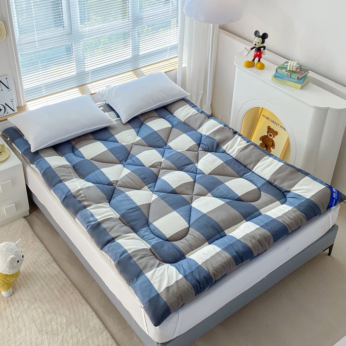 91家纺网 家纺一手货源 找家纺 缦卡琳家纺 2025新款活性生态棉纤维床垫 蓝大格