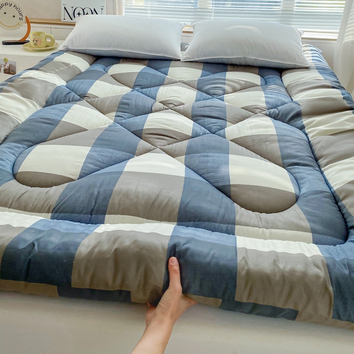 91家纺网 家纺一手货源 找家纺 缦卡琳家纺 2025新款活性生态棉纤维床垫 蓝大格