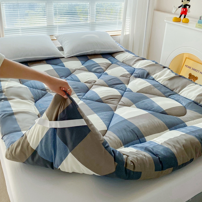 91家纺网 家纺一手货源 找家纺 缦卡琳家纺 2025新款活性生态棉纤维床垫 蓝大格