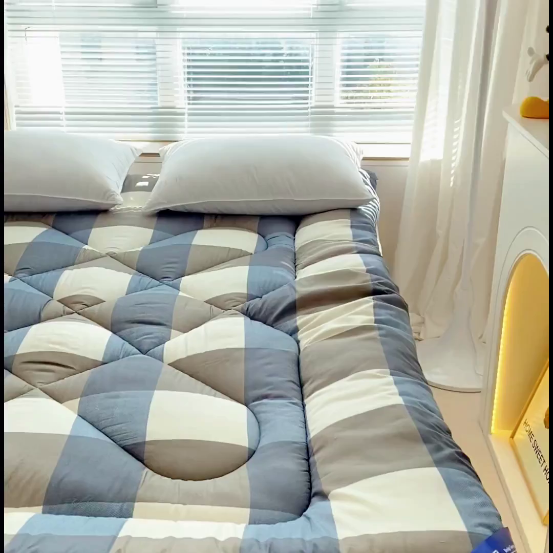 91家纺网 家纺一手货源 找家纺 缦卡琳家纺 2025新款活性生态棉纤维床垫 蓝大格