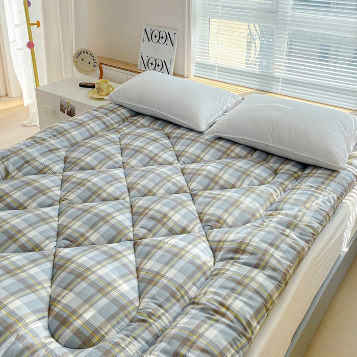 91家纺网 家纺一手货源 找家纺 缦卡琳家纺 2025新款活性生态棉纤维床垫 绿格子