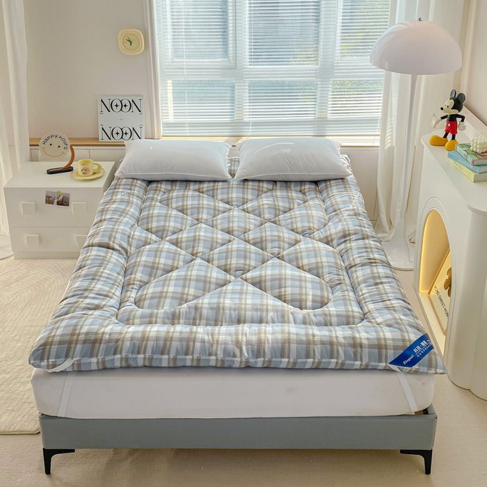 91家纺网 家纺一手货源 找家纺 缦卡琳家纺 2025新款活性生态棉纤维床垫 绿格子