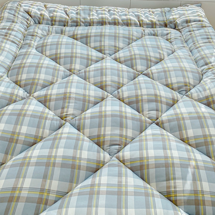 91家纺网 家纺一手货源 找家纺 缦卡琳家纺 2025新款活性生态棉纤维床垫 绿格子