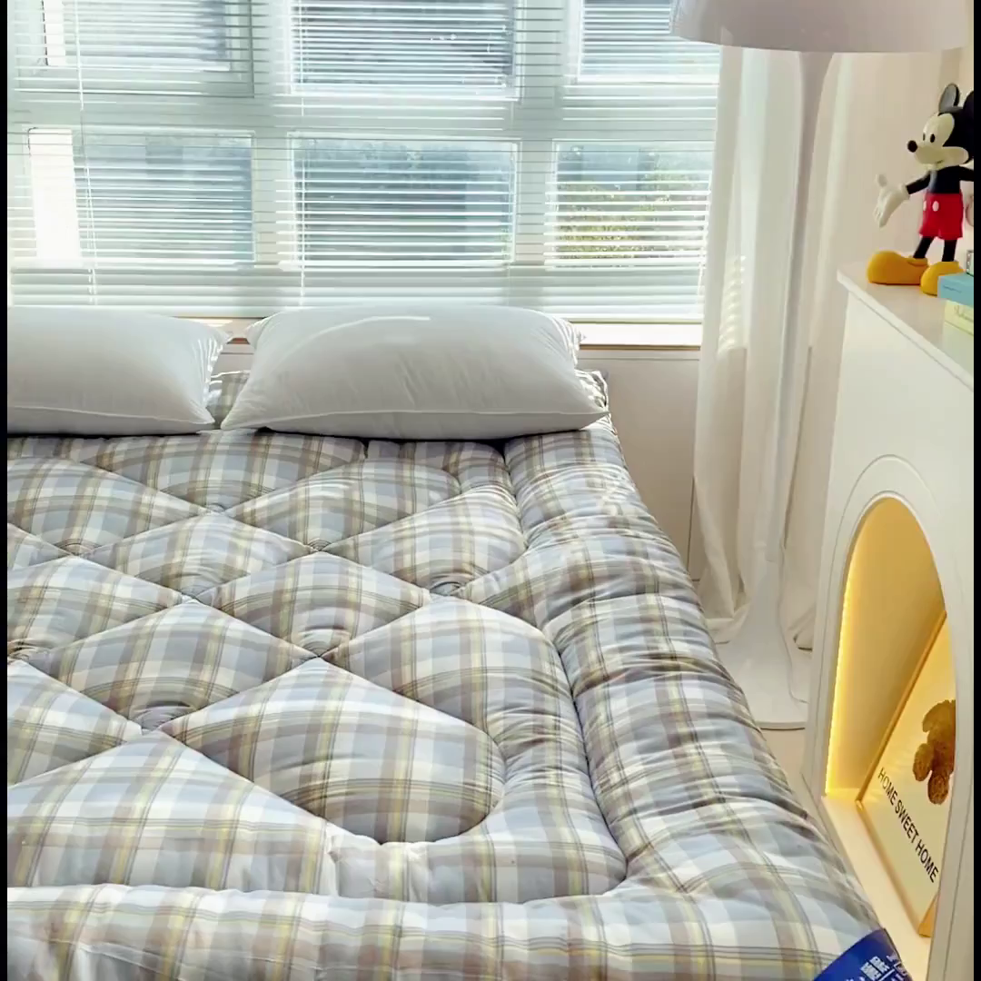 91家纺网 家纺一手货源 找家纺 缦卡琳家纺 2025新款活性生态棉纤维床垫 绿格子