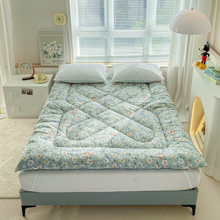 91家纺网 家纺一手货源 找家纺 缦卡琳家纺 2025新款活性生态棉纤维床垫 花丛小兔