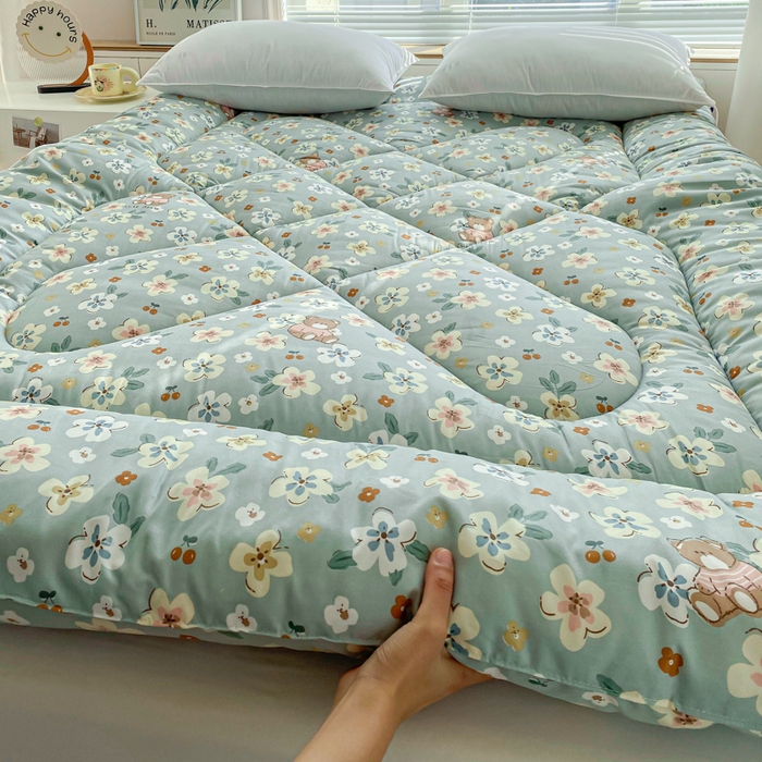 91家纺网 家纺一手货源 找家纺 缦卡琳家纺 2025新款活性生态棉纤维床垫 花丛小兔