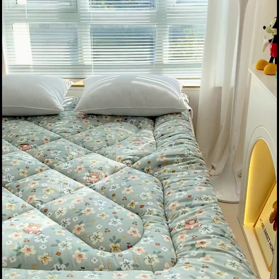 91家纺网 家纺一手货源 找家纺 缦卡琳家纺 2025新款活性生态棉纤维床垫 花丛小兔