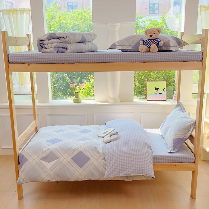 91家纺网 家纺一手货源 找家纺 铭博家纺 新款100%全棉印花学生季宿舍上下铺三件套 简格寻迹