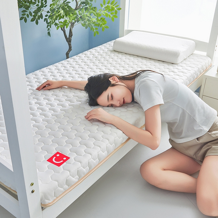 91家纺网 家纺一手货源 找家纺 芊梵床垫 2025新款A类牛奶丝乳胶硬质棉床垫-学生款 笑脸-纯净白