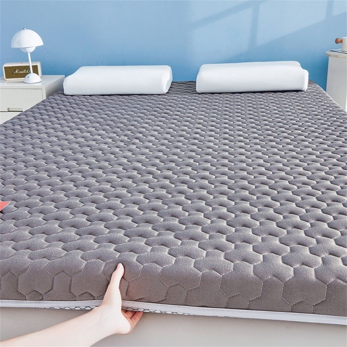 91家纺网 家纺一手货源 找家纺 芊梵床垫 2025新款A类牛奶丝乳胶硬质棉床垫-成人款 笑脸-星辰灰