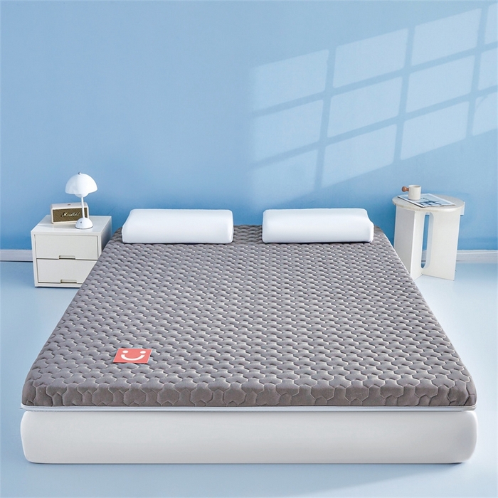 91家纺网 家纺一手货源 找家纺 芊梵床垫 2025新款A类牛奶丝乳胶硬质棉床垫-成人款 笑脸-星辰灰
